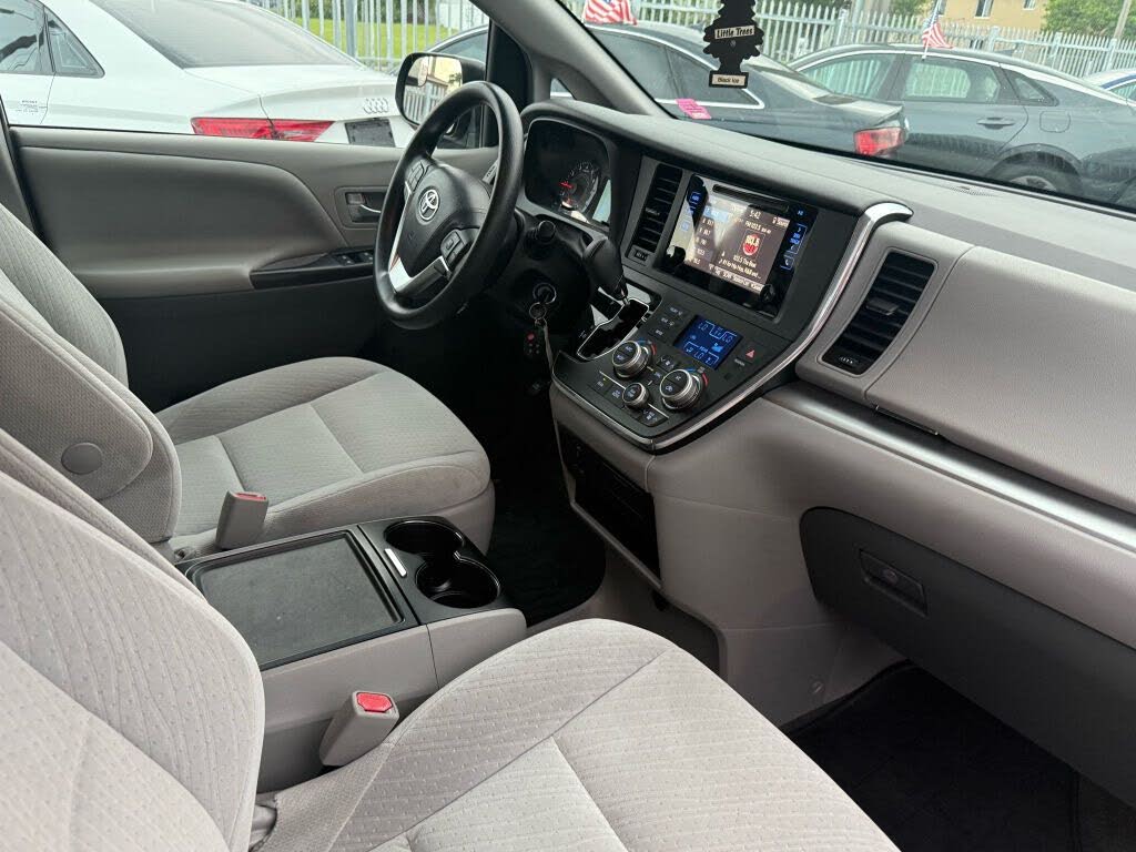 2016 Toyota Sienna LE 8-Passenger
                                    for sale in Miami, FL – photo 29