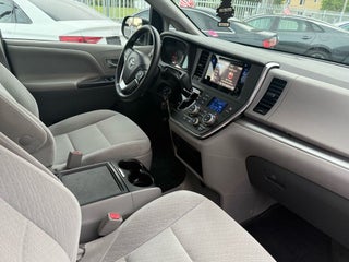2016 Toyota Sienna thumbnail – Miami, FL – 29
