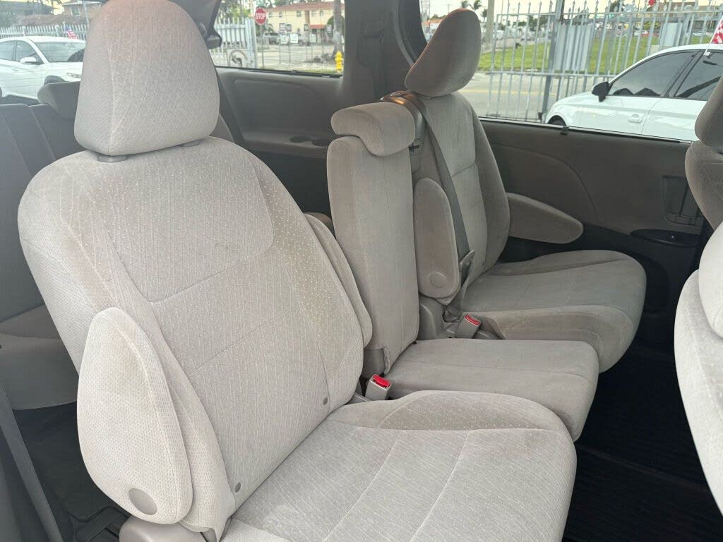 2016 Toyota Sienna LE 8-Passenger
                                    for sale in Miami, FL – photo 25