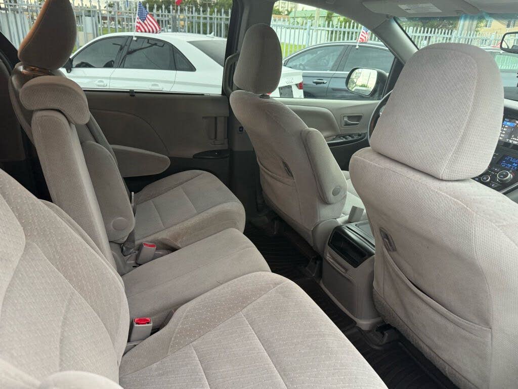 2016 Toyota Sienna LE 8-Passenger
                                    for sale in Miami, FL – photo 26