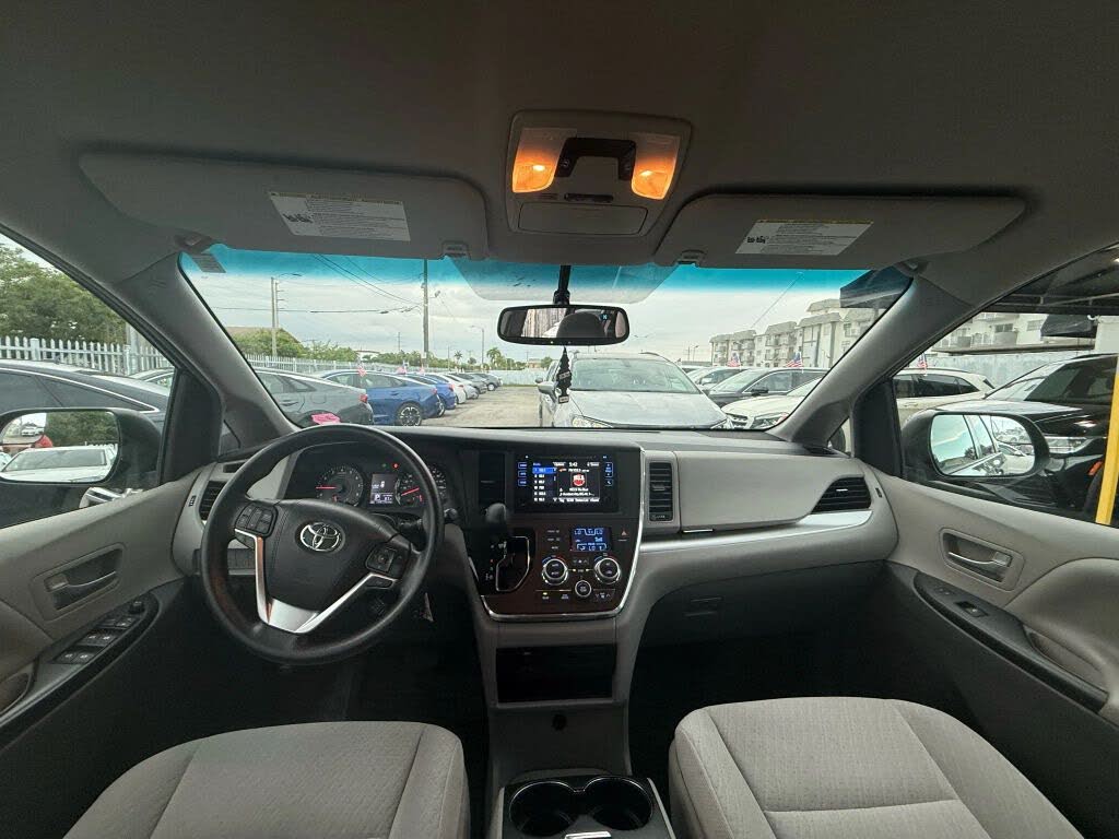 2016 Toyota Sienna LE 8-Passenger
                                    for sale in Miami, FL – photo 34