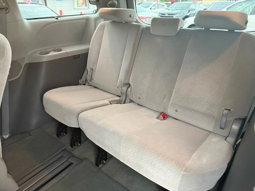 2016 Toyota Sienna LE 8-Passenger
                                    for sale in Miami, FL – photo 20