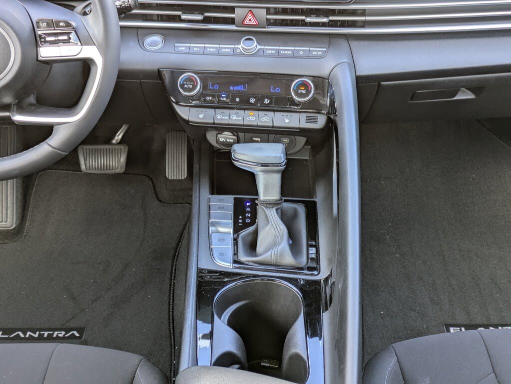 2024 Hyundai ELANTRA SEL
                                    for sale in Miami, FL – photo 17