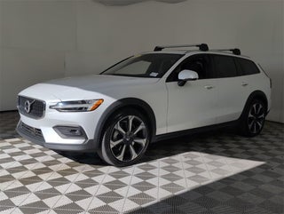 2021 Volvo V60 Cross Country thumbnail – Delray Beach, FL – 4