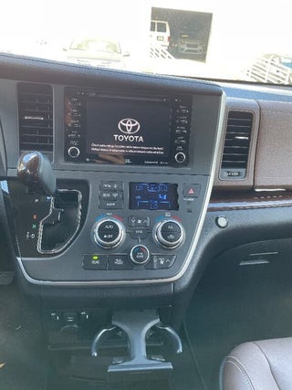 2020 Toyota Sienna thumbnail – Miami, FL – 4
