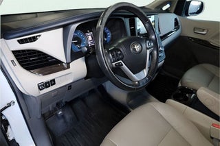 2017 Toyota Sienna thumbnail – Pompano Beach, FL – 23