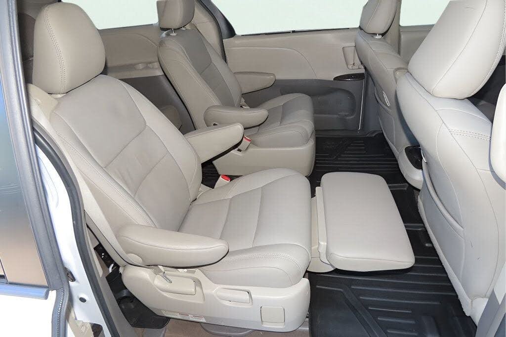 2017 Toyota Sienna XLE 8-Passenger
                                    for sale in Pompano Beach, FL – photo 14