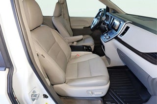 2017 Toyota Sienna thumbnail – Pompano Beach, FL – 11