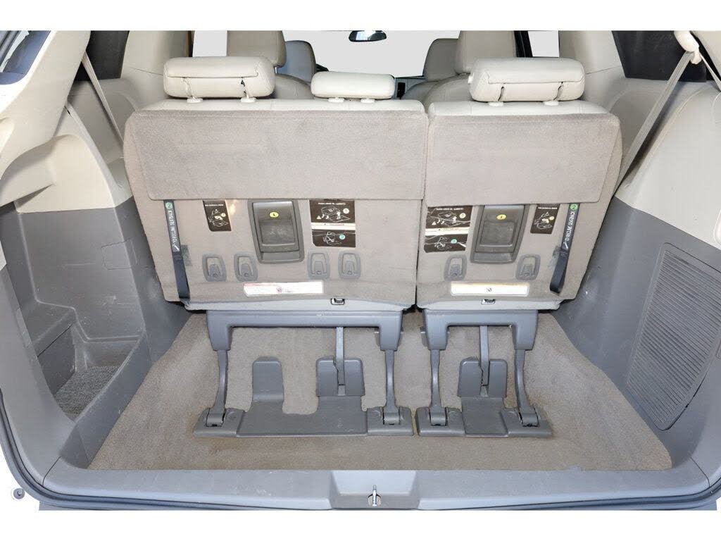 2017 Toyota Sienna XLE 8-Passenger
                                    for sale in Pompano Beach, FL – photo 18