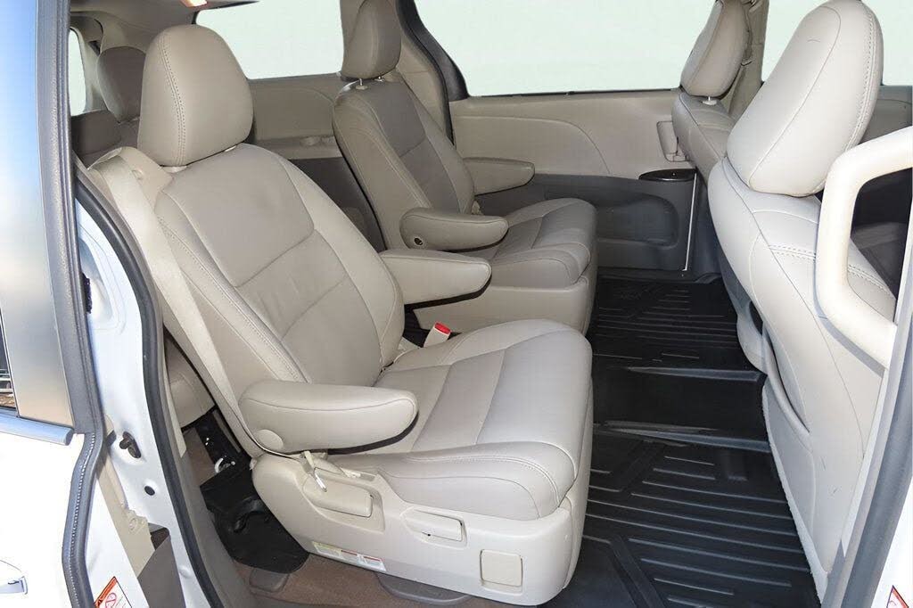 2017 Toyota Sienna XLE 8-Passenger
                                    for sale in Pompano Beach, FL – photo 13