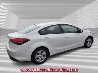 2017 Kia Forte thumbnail – Fort Lauderdale, FL – 5
