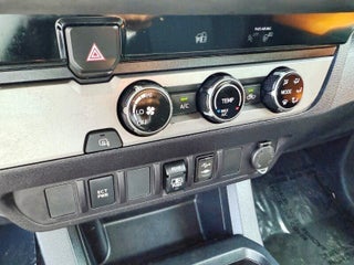 2018 Toyota Tacoma thumbnail – Oakland Park, FL – 24