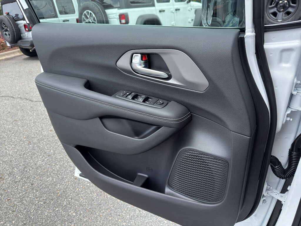 2026 Chrysler Voyager