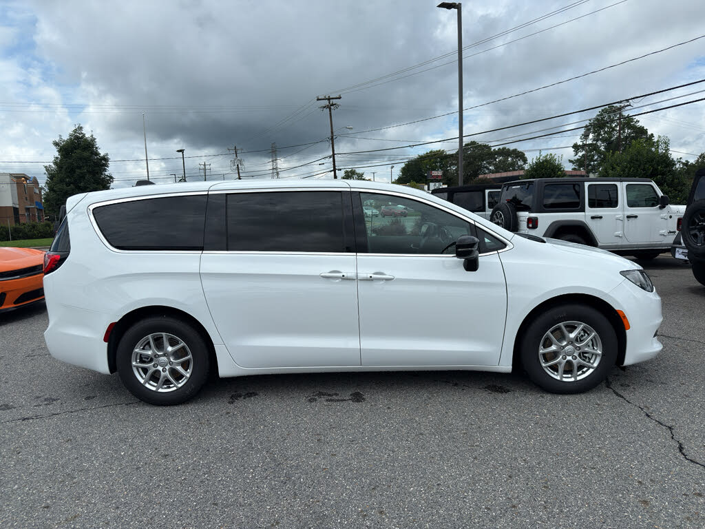 2026 Chrysler Voyager