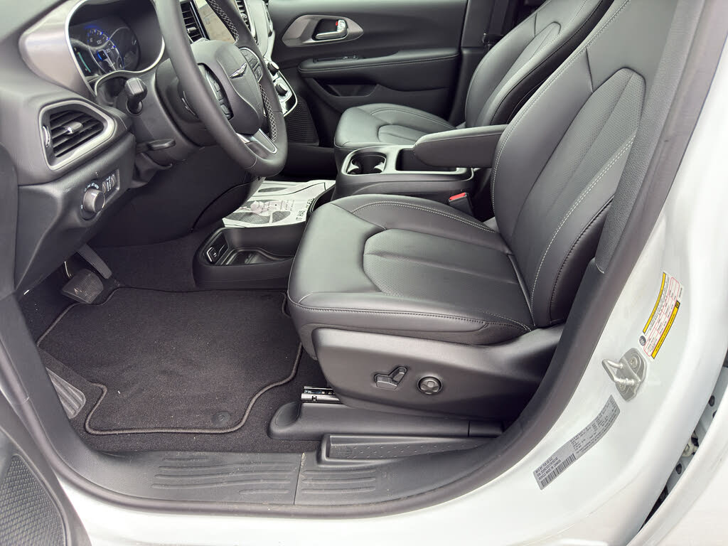 2026 Chrysler Voyager