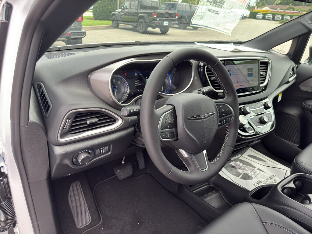 2026 Chrysler Voyager