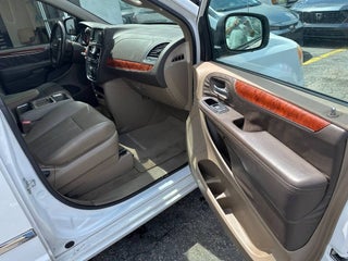 2014 Chrysler Town and Country thumbnail – Homestead, FL – 13