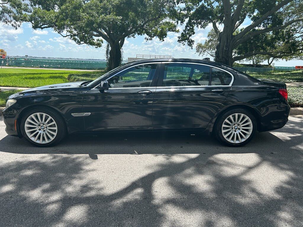 BMW 7 Series F01/F02/F03 (5th Gen) 750Li