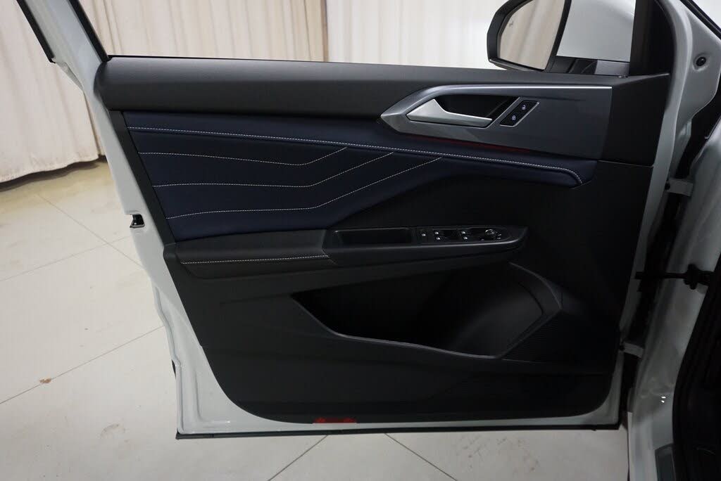 Image of 2025 Volkswagen Taos