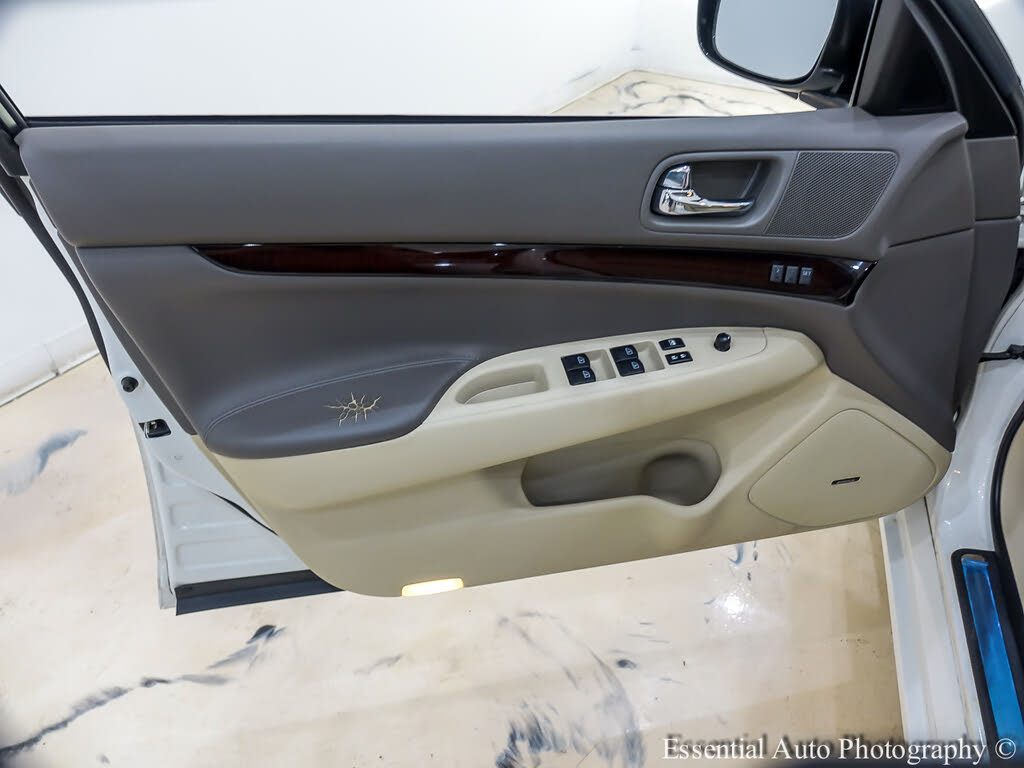 Image of 2011 Infiniti G37