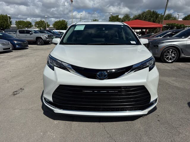 2023 Toyota Sienna XLE 7-Passenger
                                    for sale in Hollywood, FL – photo 8