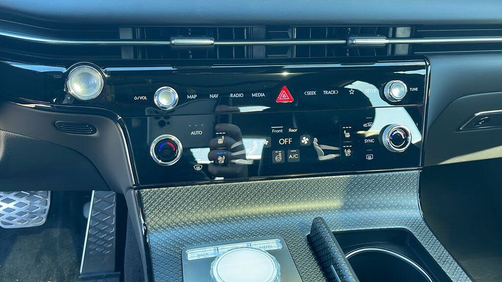 2025 Genesis G80