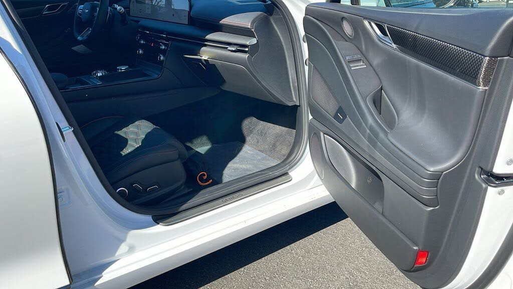 2025 Genesis G80