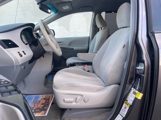 Image of 2014 Toyota Sienna