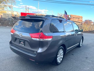 Image of 2014 Toyota Sienna