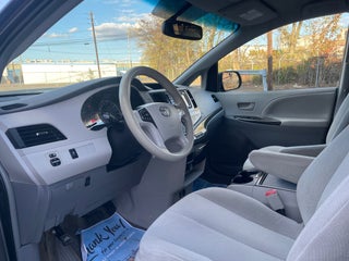 Image of 2014 Toyota Sienna