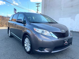 Image of 2014 Toyota Sienna