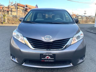 Image of 2014 Toyota Sienna