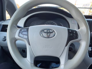 Image of 2014 Toyota Sienna