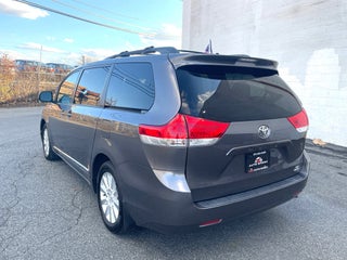 Image of 2014 Toyota Sienna