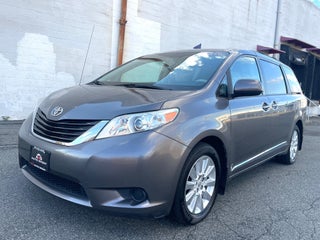 Image of 2014 Toyota Sienna