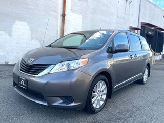Image of 2014 Toyota Sienna