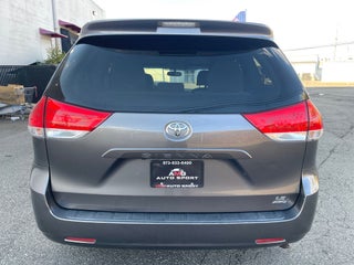 Image of 2014 Toyota Sienna