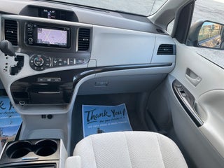 Image of 2014 Toyota Sienna