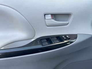 Image of 2014 Toyota Sienna