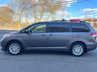 Image of 2014 Toyota Sienna