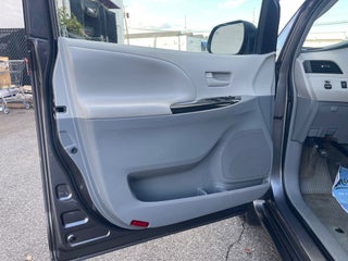 Image of 2014 Toyota Sienna