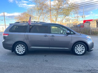 Image of 2014 Toyota Sienna