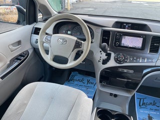 Image of 2014 Toyota Sienna