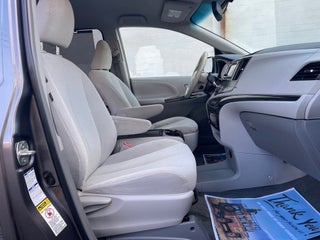 Image of 2014 Toyota Sienna