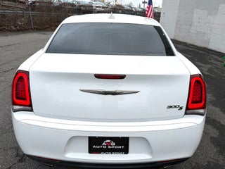 Image of 2019 Chrysler 300