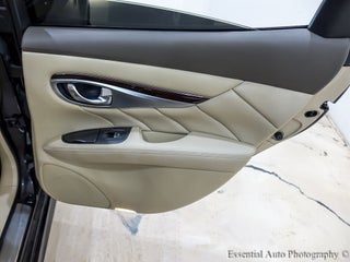 Image of 2015 Infiniti Q70
