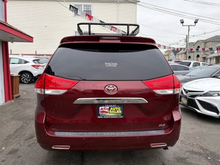 Image of 2011 Toyota Sienna