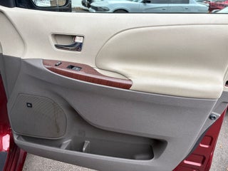 Image of 2011 Toyota Sienna