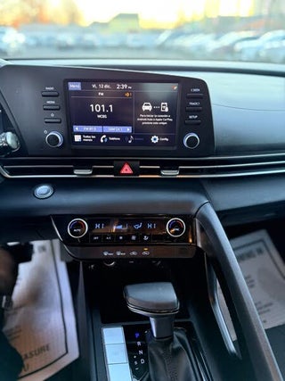 Image of 2022 Hyundai Elantra