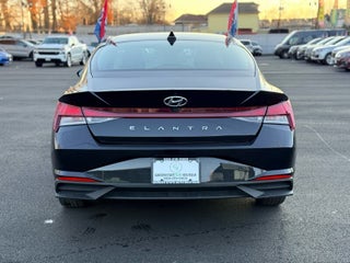 Image of 2022 Hyundai Elantra